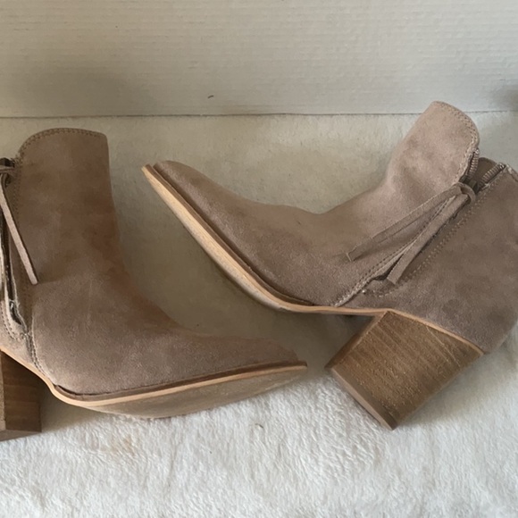 BEAST FASHION Tan Ankle Boots with Pointed Toe - Picture 5 of 5